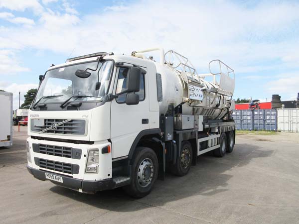 REF 12 - 2009 Volvo ADR Hazardous waste 4000 gallon vacuum tanker for sale